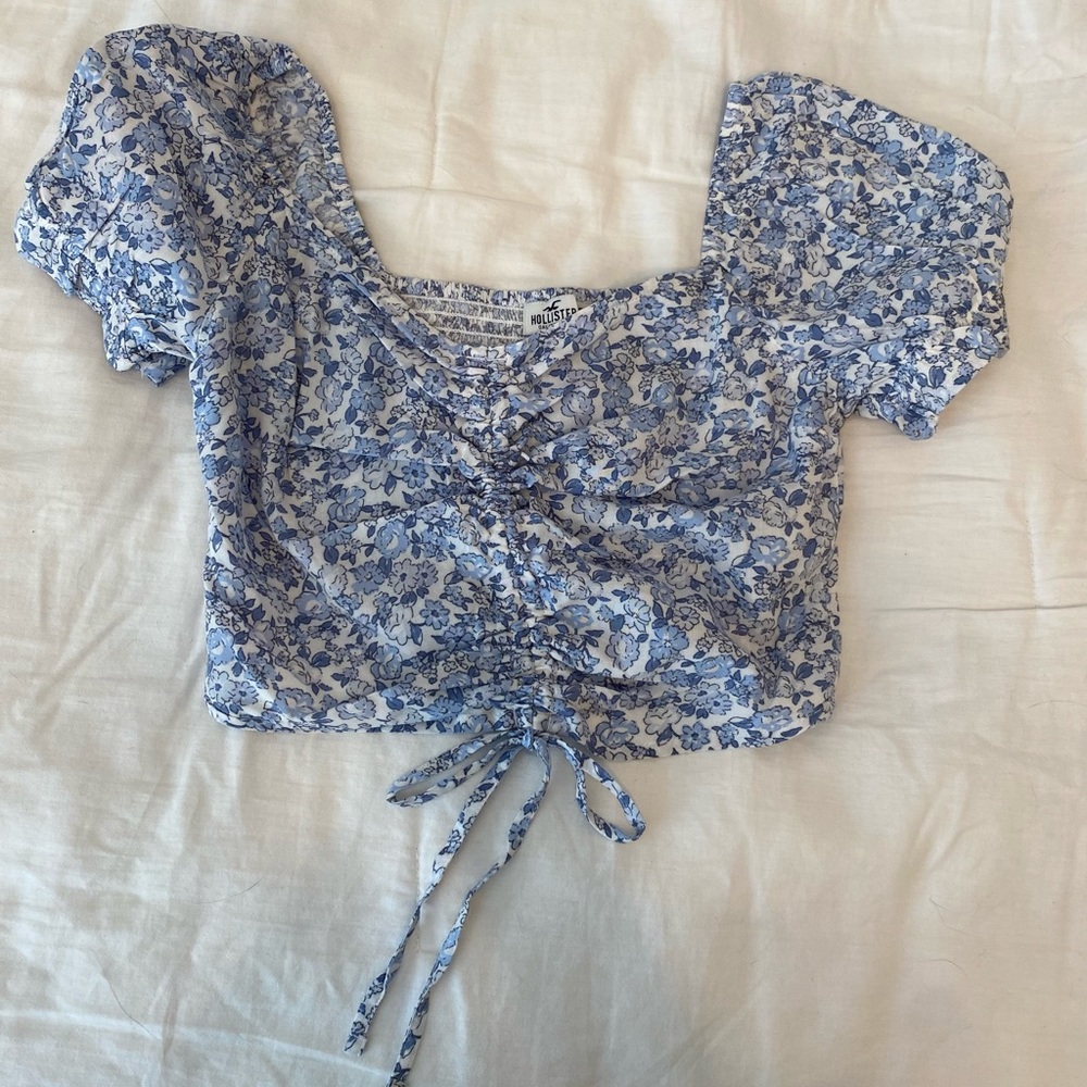 Hollister floral top NWOT